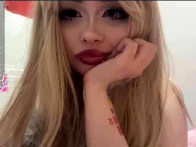 AngelenaBuote webcam