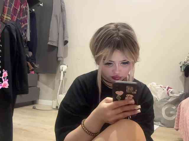 AngelenaBuote webcam