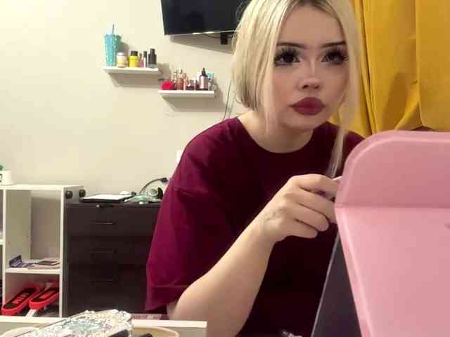 AngelenaBuote webcam