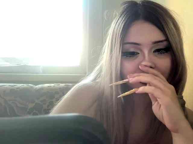 AngelenaBuote webcam