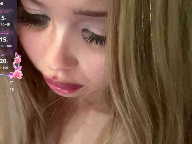 AngelenaBuote webcam