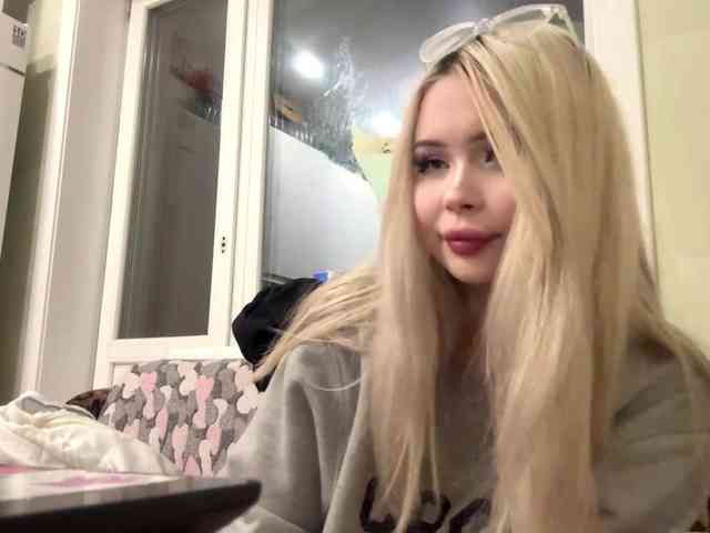 AngelenaBuote webcam