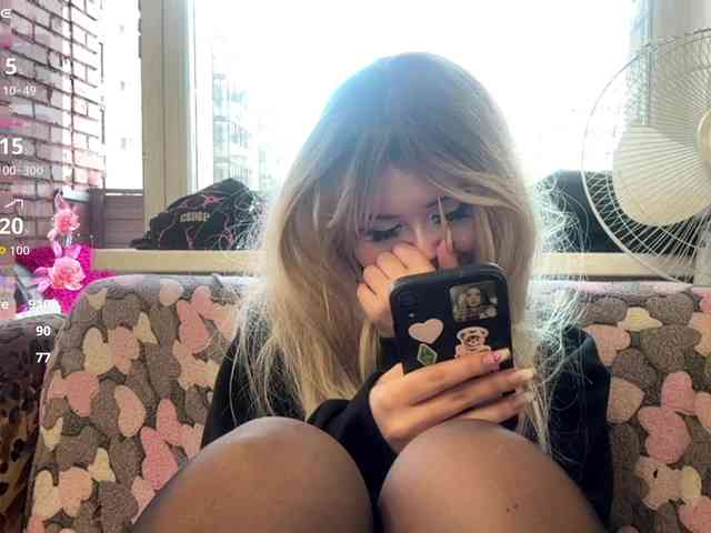 AngelenaBuote webcam