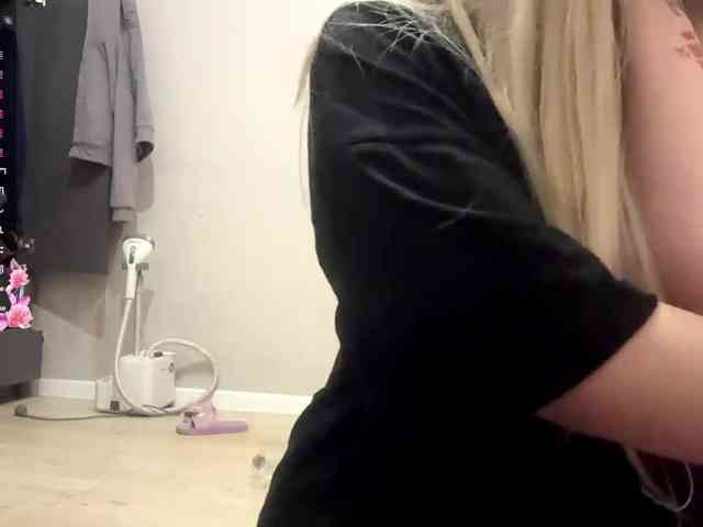 AngelenaBuote webcam