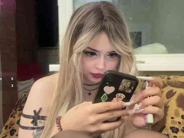 AngelenaBuote webcam