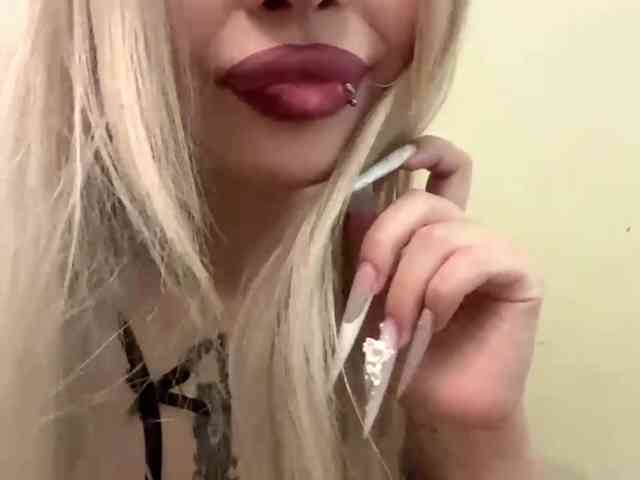 AngelenaBuote webcam