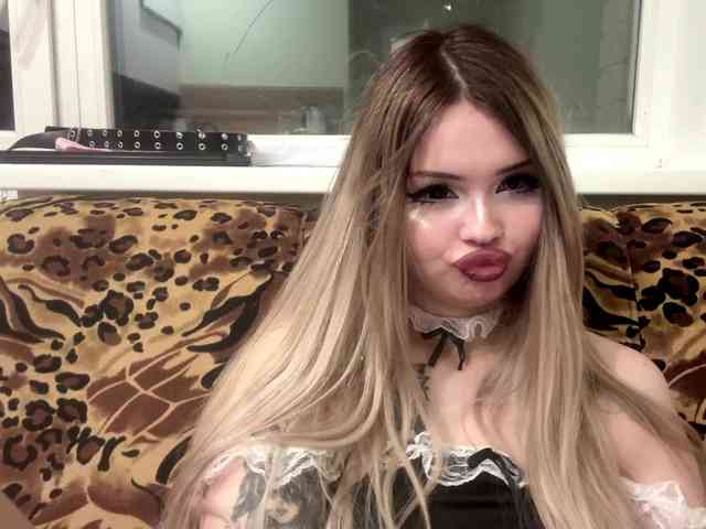 AngelenaBuote webcam