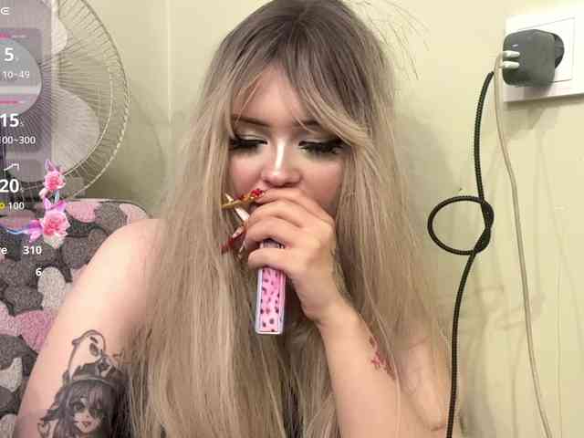 AngelenaBuote webcam