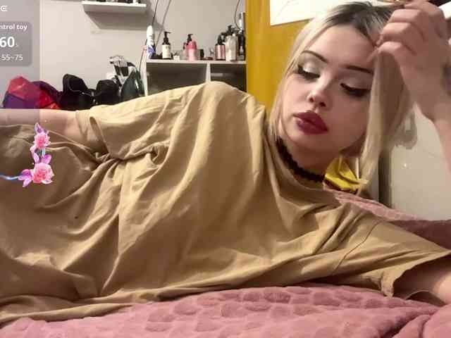 AngelenaBuote webcam