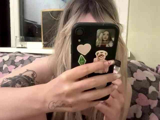 AngelenaBuote webcam