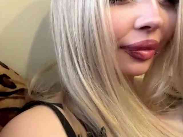 AngelenaBuote webcam