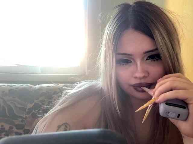 AngelenaBuote webcam