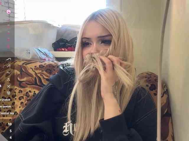 AngelenaBuote webcam