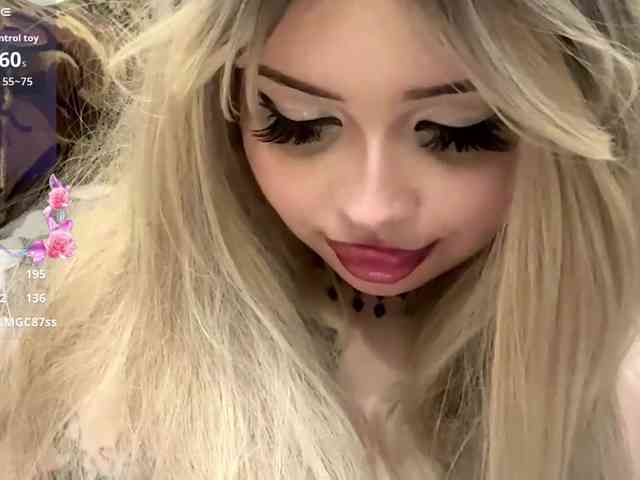 AngelenaBuote webcam