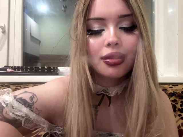 AngelenaBuote webcam