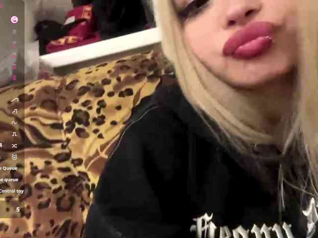AngelenaBuote webcam