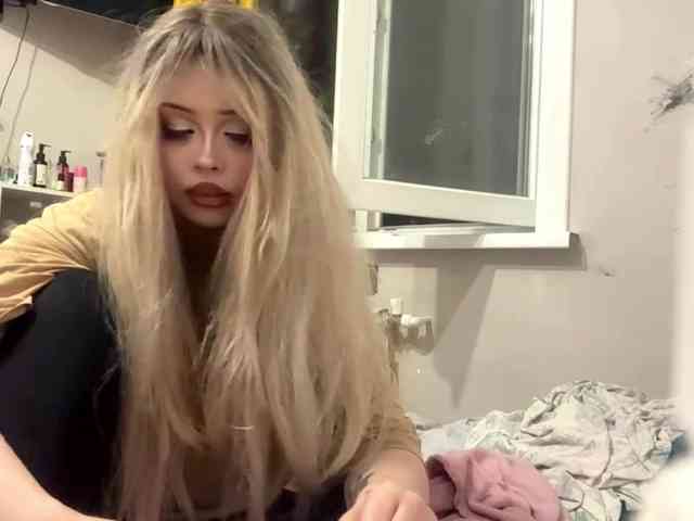AngelenaBuote webcam