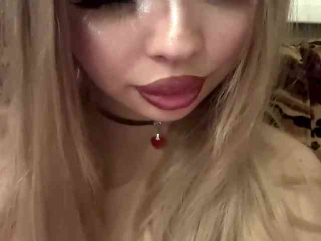 AngelenaBuote webcam