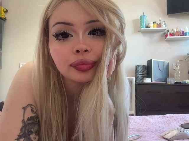 AngelenaBuote webcam