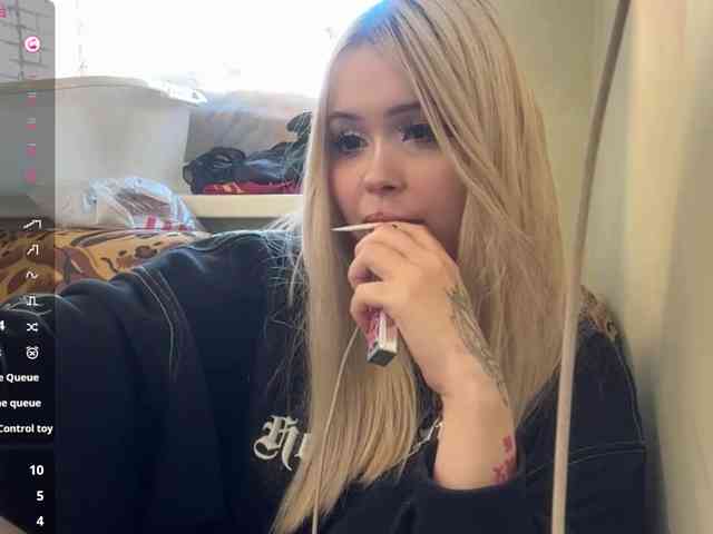 AngelenaBuote webcam