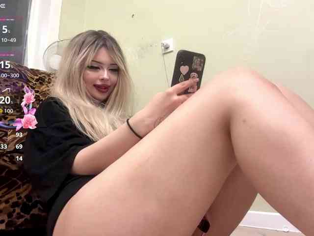 AngelenaBuote webcam