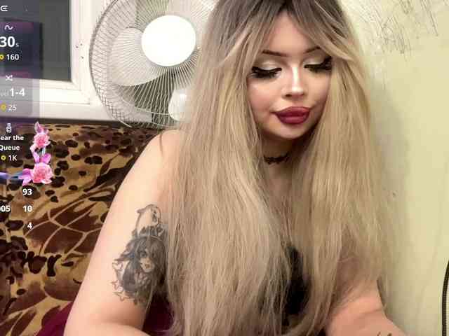 AngelenaBuote webcam