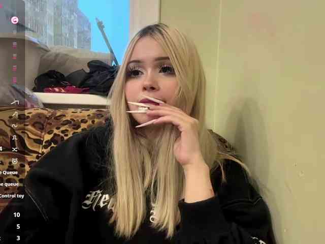 AngelenaBuote webcam