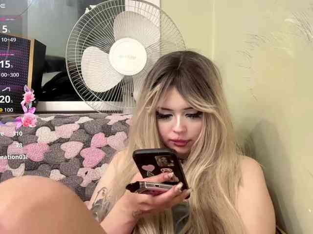 AngelenaBuote webcam