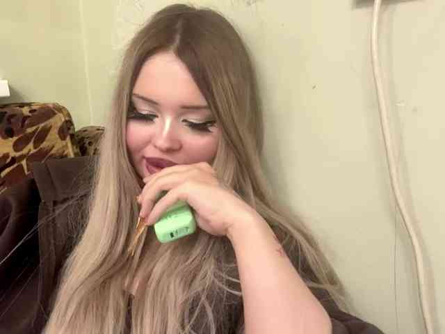 AngelenaBuote webcam