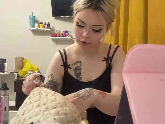 AngelenaBuote webcam