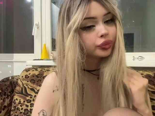 AngelenaBuote webcam