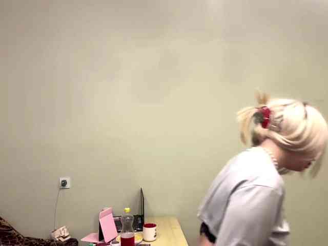 AngelenaBuote webcam