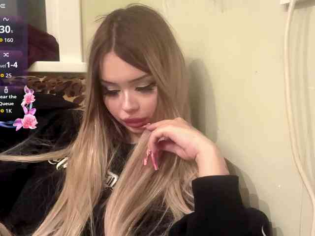 AngelenaBuote webcam