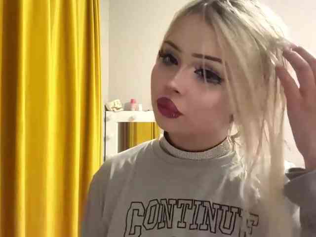 AngelenaBuote webcam