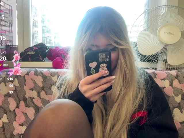 AngelenaBuote webcam