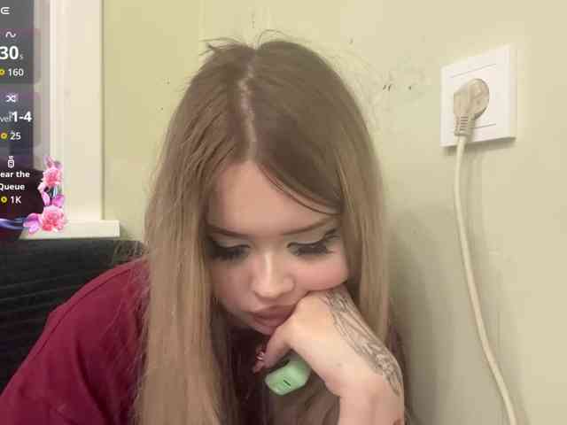 AngelenaBuote webcam