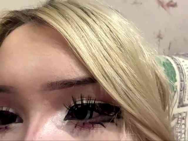 AngelenaBuote webcam