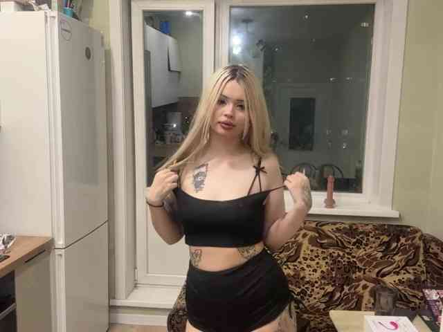 AngelenaBuote webcam