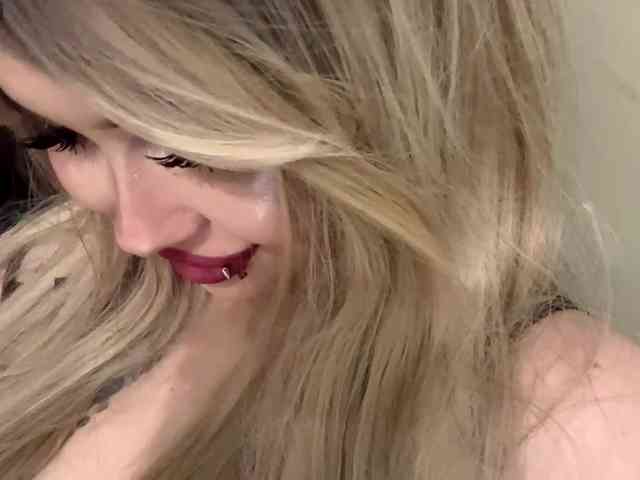 AngelenaBuote webcam