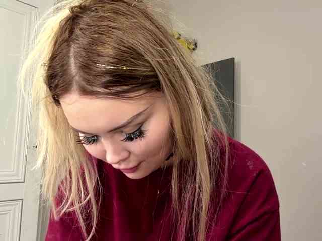 AngelenaBuote webcam