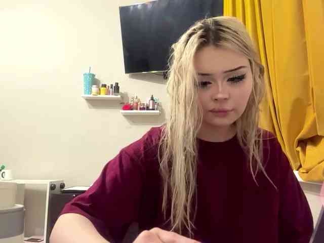 AngelenaBuote webcam