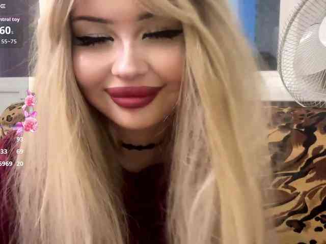 AngelenaBuote webcam