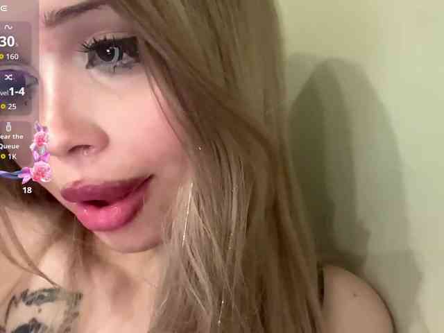 AngelenaBuote webcam
