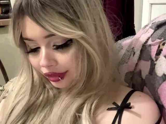 AngelenaBuote webcam