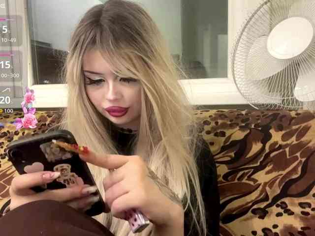AngelenaBuote webcam