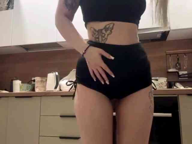 AngelenaBuote webcam