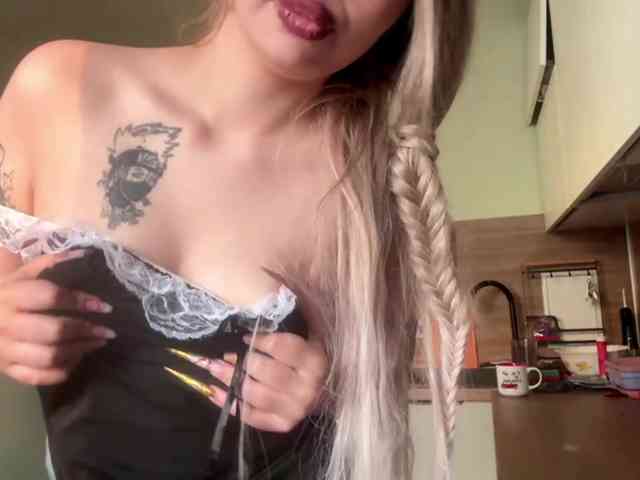 AngelenaBuote webcam