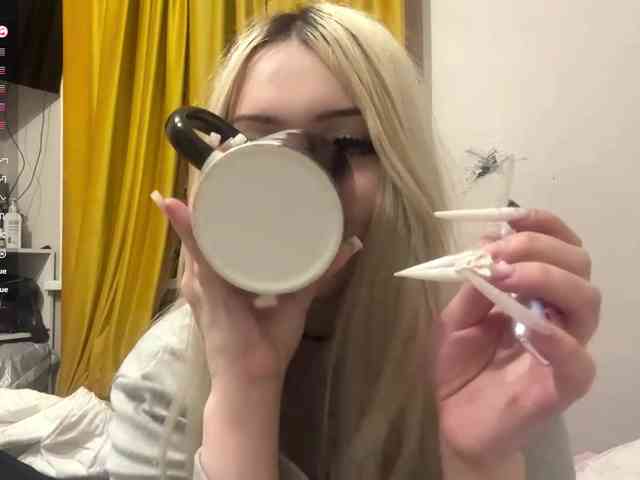 AngelenaBuote webcam