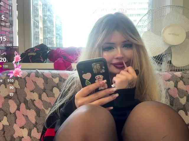 AngelenaBuote webcam