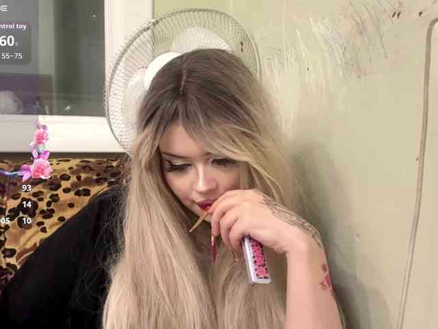 AngelenaBuote webcam